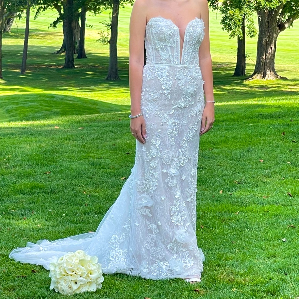 Brand New Wedding Gown!!